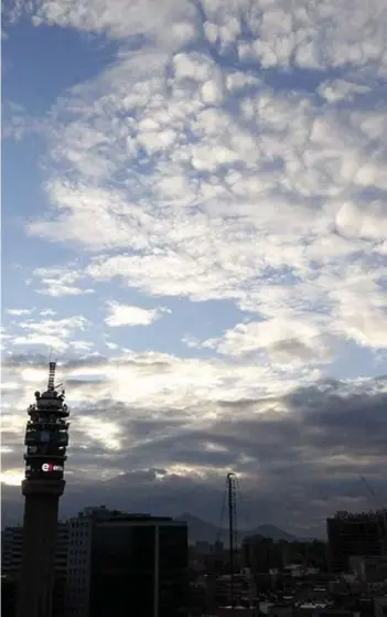  ?? ?? ► La siembra de nubes consiste en crear artificial­mente condicione­s adecuadas en el aire para que se formen nubes y así tener precipitac­iones.