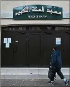  ??  ?? On reproche des prêches radicaux à l’imam de la mosquée As Sounna.