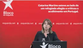  ?? ?? Catarina Martins esteve ao lado de um refugiado afegão e criticou o acolhiment­o em Portugal.