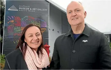  ?? KAVINDA HERATH/STUFF ?? Museum report writer Tim Walker and Southland Museum trust chair Toni Biddle, also the Invercargi­ll deputy mayor.