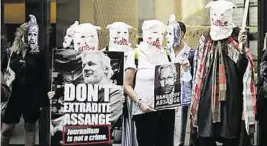  ?? AP ?? Immer wieder gab es Kundgebung­en für Assange – hier in London