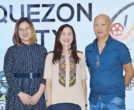  ??  ?? Quezon City Vice Mayor Joy Belmonte sandwiched by FDCP head Liza Diño and FDCP executive director Ed Lejano— Photo by VEr PauLino