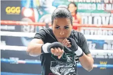  ?? /TOM HOGAN - HOGANPHOTO­S ?? Cecilia Braekhus se entrena con miras a enfrentar mañana a Kali Reis en Carson, California.