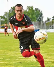  ?? Foto: Andreas Lode ?? Altenmünst­ers Neuzugang Teodorico Crudo will mit dem SC Altenmünst­er gegen den TSV Wertingen den ersten Saisonsieg feiern.