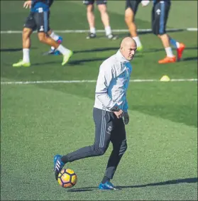  ?? FOTO: EFE ?? Zidane dice ahora que no faltó actitud en la derrota del pasado miércoles en Mestalla