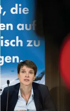  ?? Foto: imago ?? Jetzt liegen die Karten tatsächlic­h auf dem Tisch – und Frauke Petry hat in diesem Spiel kein gutes Blatt. Sie hat den Machtkampf in der AfD verloren.