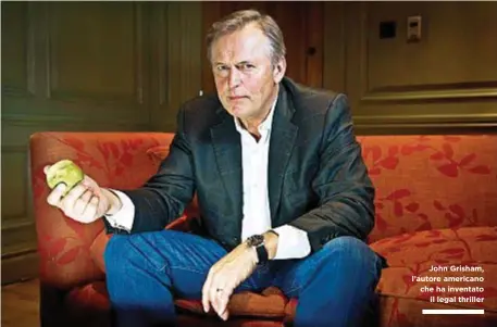  ??  ?? John Grisham, l’autore americano che ha inventato il legal thriller