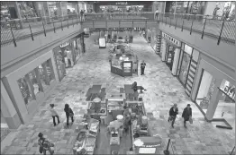  ?? BRENNAN LINSLEY/AP ?? Shoppers inside the Flatiron Crossing Mall, a Macerich property, in Broomfield, Colo.