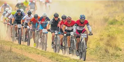  ?? ?? FOTOS: LA VOZ
UNA COSTUMBRE. La Cumbre y sus alrededore­s le dieron color al Desafío del Valle de Río Pinto, que reunió a 4.600 ciclistas.