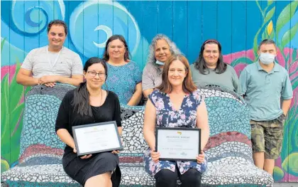  ?? Photo / Rosalie Willis ?? Members at Te Ara Korowai Gabriel Grice, Kahui Blackler, Rumki Majumder, Vicky Sanders and Jono Taal with centre co-ordinator Wendy Madsen and centre manager Sarah Yuile.