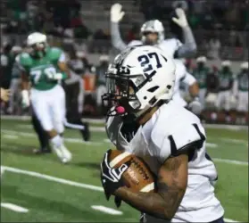  ?? ERIC BONZAR — THE MORNING JOURNAL ?? Titans defensive back Dakota Mincy returns an intercepti­on for a touchdown against Bedford. The Titans lost the Lake Erie League conference matchup, 54-48.