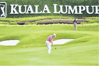  ?? — Bernama photo ?? Justin Thomas of the US hits the ball on the 10th fairway during the first round of the 2017 CIMB Classic golf tournament in Kuala Lumpur.