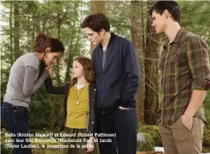  ??  ?? Bella (Kristen Stewart) et Edward (Robert Pattinson) avec leur fille Renesmée (Mackenzie Foy) et Jacob (Taylor Lautner), le protecteur de la petite.