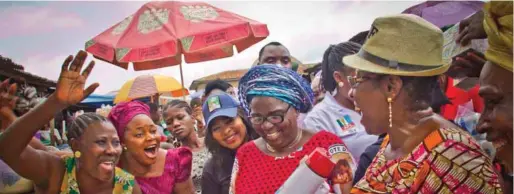  ??  ?? R-L: Wife of the Governorsh­ip Candidate, All Progressiv­es Congress (APC), Ekiti State, Erelu Bisi Fayemi; Wife of the deputy Governorsh­ip Candidate, Mrs Margaret Egbeyemi; interactin­g with some market women, during a visit to Oja Bisi and Oja Oba...