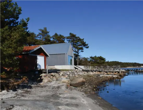  ?? Bild: Jakob Simonson ?? Sjöbodarna som tillhör Mark Bishops exklusiva fastighet på Rossö.