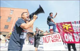  ?? MIGUEL MARTINEZ / MUNDO HISPANICO ?? Protesters marched from the Georgia Capitol to ICE, where two people chained themselves to a ladder. Organizati­ons demanded a stop to deportatio­ns and the DACA decision. Atlanta police arrested at least four people.