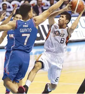  ??  ?? PBA MEDIA BUREAU Meralco Bolt Ed Daquioag shoots against Bradwyn Guinto of the NLEX Road Warriors at the Smart Araneta Coliseum.