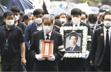  ?? Chung Sung-Jun / Getty Images ?? Mourners attend the funeral service for Seoul Mayor Park Wonsoon, who was found dead Friday.