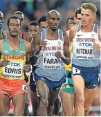  ??  ?? Andrew Butchart with 5,000m silver medallist Mo Farah and winner Muktar Edris.