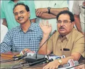  ?? HT PHOTO ?? Education and industry minister OP Soni and DC Varinder Sharma during a press conference in Jalandhar on Tuesday.