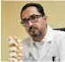  ??  ?? Spinal Surgery Minimally Invasive and Reconstruc­tive: Dr. Norbery J. Rodríguez of the Peace, Neurosurge­on and Surgeon Espinal, Group Leader of Spinal Surgery