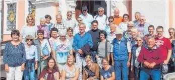  ?? FOTO: PRIVAT ?? Die Teilnehmer des Kirchencho­r-Ausflugs strahlen mit der Sonne um die Wette.