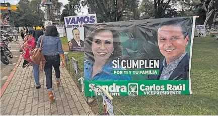  ??  ?? Segunda vuelta. Los guatemalte­cos votarán por segunda vez para escoger a su presidente.