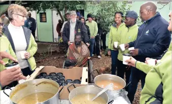  ?? PICTURE: JASON BOUD ?? Rural developmen­t agency Casidra visited the Haven Night Shelter in Paarl yesterday as a Mandela Day activity. It handed out soup and food parcels.