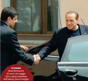  ??  ?? A Cesano Silvio Berlusconi, 81 anni, nel maggio 2014 saluta il direttore dell’istituto Sacra Famiglia