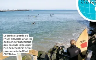  ??  ?? Le surf fait partie de L’ADN de Santa Cruz. Ici, des surfeurs accèdent aux eaux de la baie par l’un des escaliers de la promenade de West Cliff Drive.