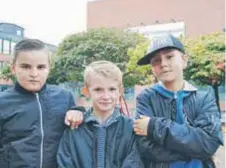  ??  ?? OROLIGA. Filip, Emil och Alexander gillar inte att klassen delas upp i tre andra klasser. ”Jag tror inte ens att jag kommer i samma klass som min bästa kompis”, säger Alexander.