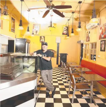  ?? Picture: GLENN HAMPSON ?? Owner Rod Wade is looking for a buyer for his 50s-style Upper Coomera cafe.