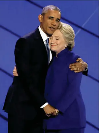  ?? (AP FOTO) ?? OBAMA VOUCHES FOR CLINTON. Democratic presidenti­al nominee Hillary Clinton hugs President Barack Obama after joining him on stage during the third day of the Democratic National Convention in Philadelph­ia.