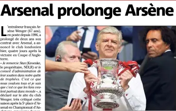  ?? (Photo AFP) ?? Wenger avec la Coup d’Angleterre gagnée la semaine passée.