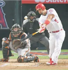  ?? AP ?? ↑ Albert Pujols fletó su jonrón 621 en la victoria de los Blue Jays.