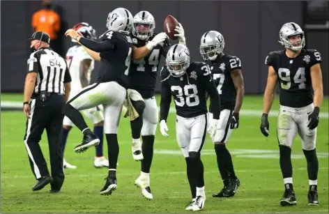  ?? AP PHOTO/ISAAC BREKKEN ?? Las Vegas Raiders quarterbac­k Derek Carr (4) celebrates with inside linebacker Nick Kwiatkoski (44) after defeating the Denver Broncos in an NFL football game, Sunday, in Las Vegas.