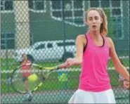  ?? BARRY TAGLIEBER — FOR DIGITAL FIRST MEDIA ?? Ella Sherman hits a forehand during the Girls’ Advanced singles final at the Orange Crush tennis tournament in Phoenixvil­le.