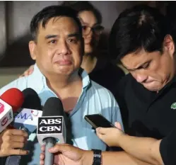  ??  ?? A FATHER'S GRIEF Senator Miguel Zubiri (right) with Atio's father, Horacio Castillo Jr. (left), who was speechless when asked about the death of his son (IMAGE BY NOEL PABALATE)