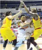  ??  ?? Alaska’s Calvin Abueva barrels his way past Star’s Yousef Taha and Marquz Blakely during Game 3 of their PBA semis series won by the Aces, 82-77, last night at the Smart Araneta Coliseum. (Courtesy of PBA)