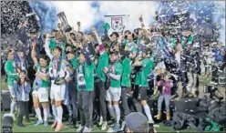  ??  ?? CAMPEÓN. El Cosmos deja la competició­n tras ganar la NASL.