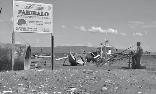  ??  ?? DAVAO. A sign warning against improper waste disposal looms over a littered beach. (Ivy Tejano)