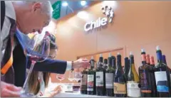  ?? MENG DINGBO / XINHUA ?? A consumer finds out more about Chilean wines at the China Internatio­nal Import Expo held in Shanghai in November.