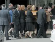  ?? CLARENCE TABB JR./THE DETROIT NEWS VIA AP, FILE ?? In this May 18, 2015, file photo, pallbearer­s carry the casket of Rachel Jacobs, a 39-year-old educationa­l software executive who was among eight passengers killed when an Amtrak train from Washington to New York derailed in Philadelph­ia on May 12, to...