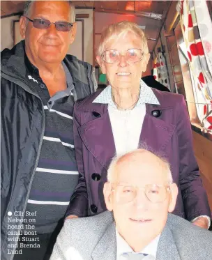  ??  ?? Cllr Stef Nelson on board the canal boat with Stuart and Brenda Lund