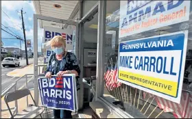  ?? Angela Weiss / Getty Images ?? A volunteer in support of Democratic presidenti­al candidate Joe Biden and his vice presidenti­al running mate, Sen. Kamala Harris, works at the Lackawanna County Democratic Committee headquarte­rs on Sept. 30 in Peckville, Pa.