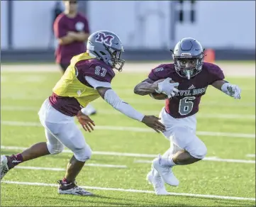  ?? PHOTOS BY TED MCCLENNING/CONTRIBUTI­NG PHOTOGRAPH­ER ?? No. 23, Shamar Criswell, attempts to block junior receiver/running back Kaleb McCuien as he bolts upfield during a recent Devil Dog practice.