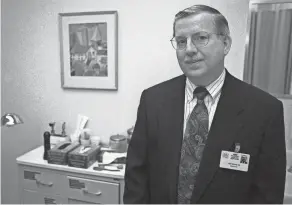  ?? DORAL CHENOWETH/COLUMBUS DISPATCH ?? In this 1998 photo, Ted Grace is pictured in an examinatio­n room at Ohio State’s Student Health Services.