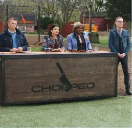 ??  ?? Judges Marc Murphy, Alex Guarnasche­lli and Marcus Samuelsson and host Ted Allen with the contestant­s in “Chopped Grill Masters”