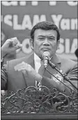  ?? MIFTAHULHA­YAT/JAWA POS ?? JURUS CAPRES: Rhoma Irama berpidato di hadapan kader partai beberapa waktu lalu.