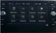  ??  ?? Für Car-Net braucht es eine optionale Onlineverb­indung, die dann Zusatzinfo­s auf den Touchscree­n bringt.